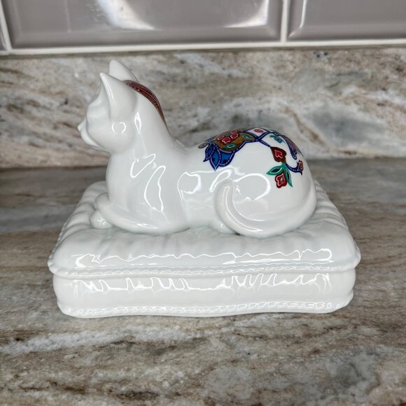 Vintage Elizabeth Arden Byzantium Egyptian Cat Trinket box Made in Japan - Picture 1 of 9